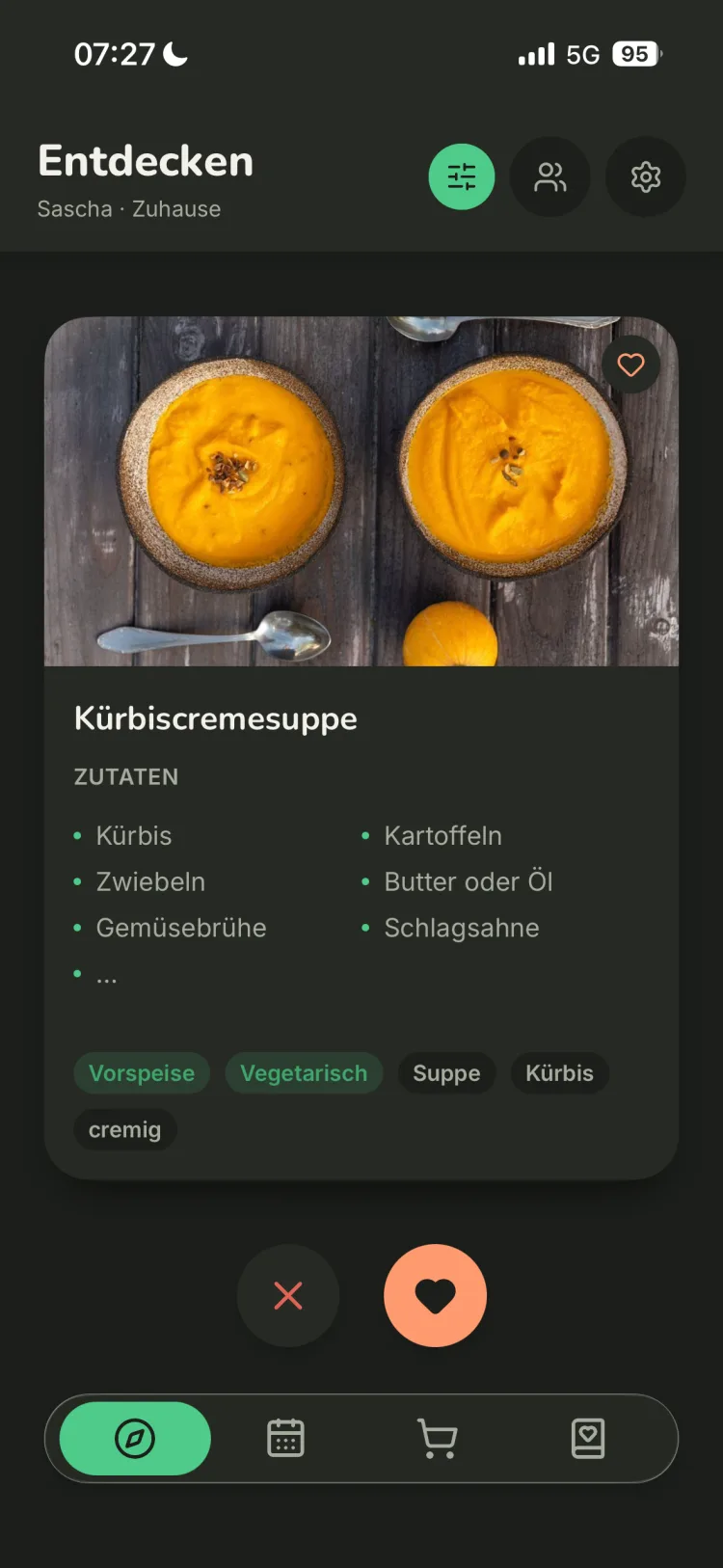 Wochentisch Entdecken-Ansicht: Rezeptkarte mit Foto, Zutaten und Favoriten-Button zum Durchswipen